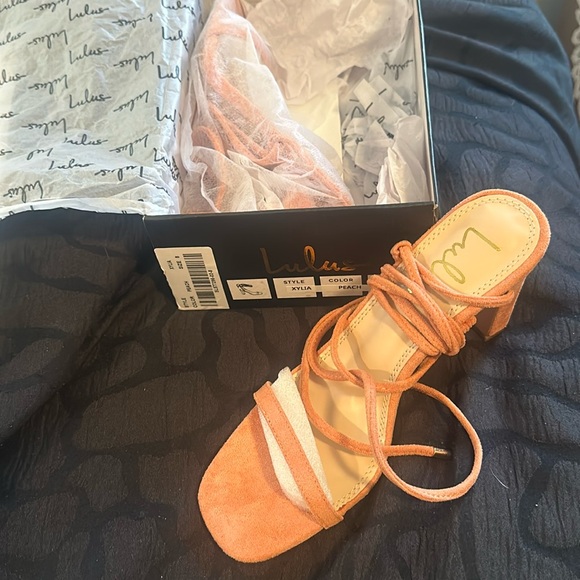 Lulus Shoes - Brand New!!! Lulus Peach Velvet Heel